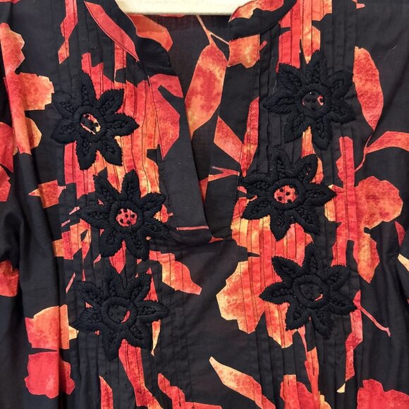Soft Surroundings Floral‎ Hibiscus Black Embroidered Pintuck Tunic Top L Light - Picture 5 of 9